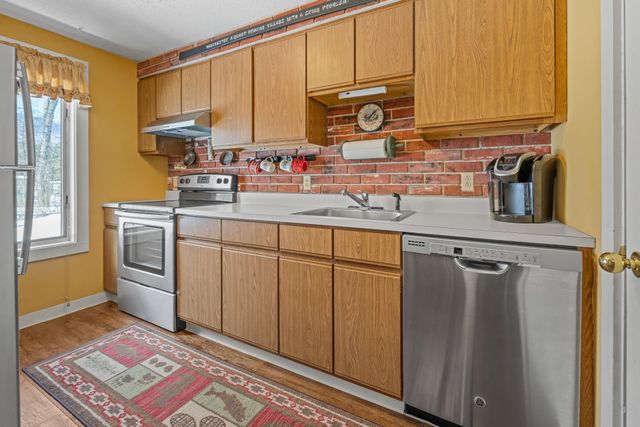 67 Bourn Brk Apt 53, Manchester, VT 05255