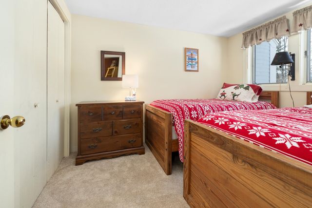 67 Bourn Brk Apt 53, Manchester, VT 05255