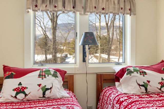 67 Bourn Brk Apt 53, Manchester, VT 05255