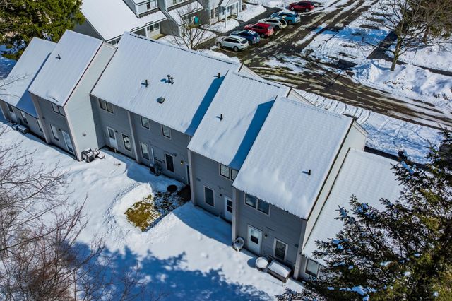 67 Bourn Brk Apt 53, Manchester, VT 05255