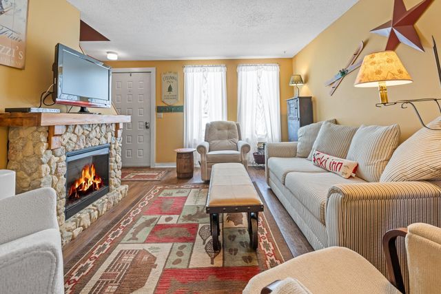 67 Bourn Brk Apt 53, Manchester, VT 05255