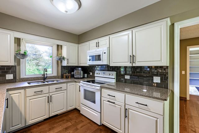 816 Paddock Lane, Libertyville, IL 60048