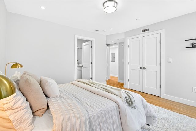 52 Fisher Ave 302, Boston, MA 02120