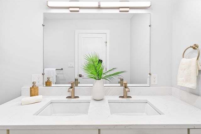 52 Fisher Ave 302, Boston, MA 02120