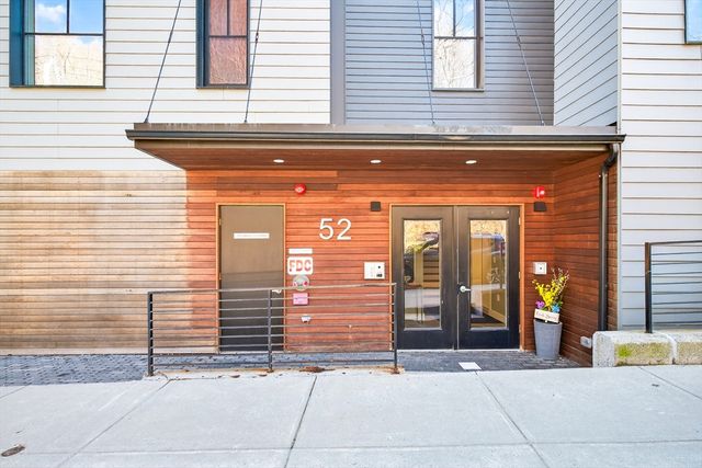 52 Fisher Ave 302, Boston, MA 02120