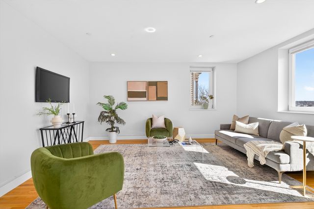 52 Fisher Ave 302, Boston, MA 02120