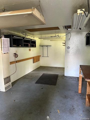 18863 Olympia, Redford, MI 48240