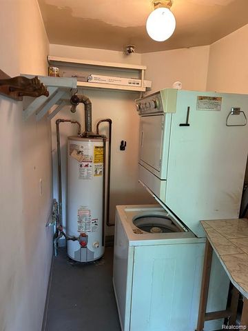 18863 Olympia, Redford, MI 48240