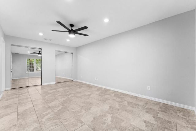 2 Ground Brier Court, The Woodlands, TX 77381