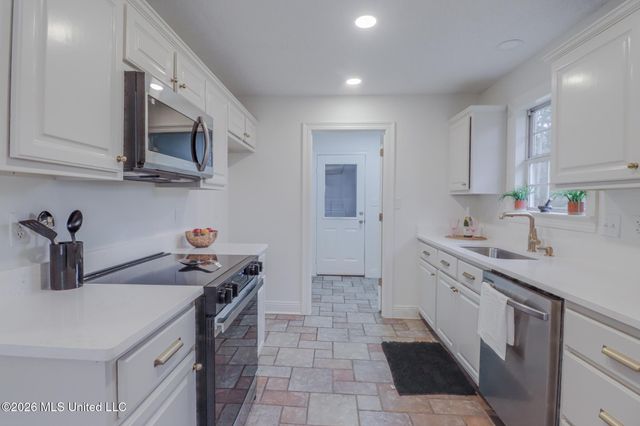 8104 Meadowdale Drive, Gautier, MS 39553