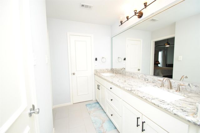 2006 Potomac Drive B, Houston, TX 77057