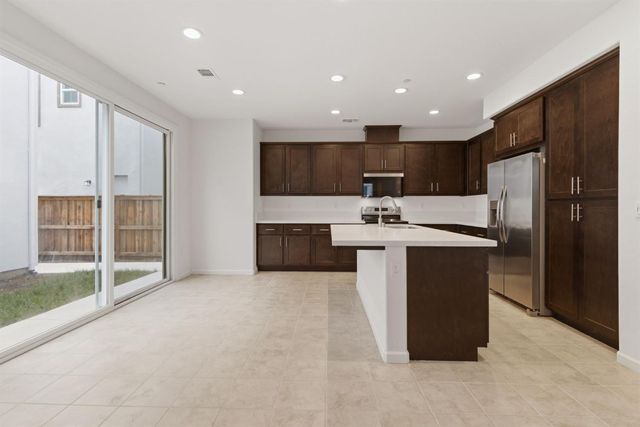 17373 Atwater Dr, Lathrop, CA 95330