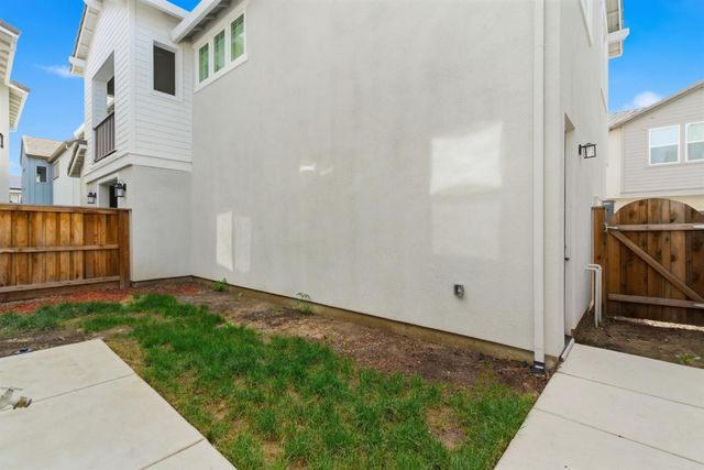 17373 Atwater Dr, Lathrop, CA 95330