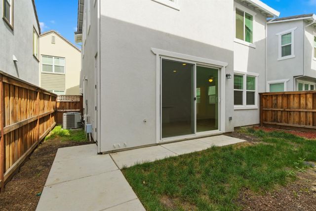 17373 Atwater Dr, Lathrop, CA 95330