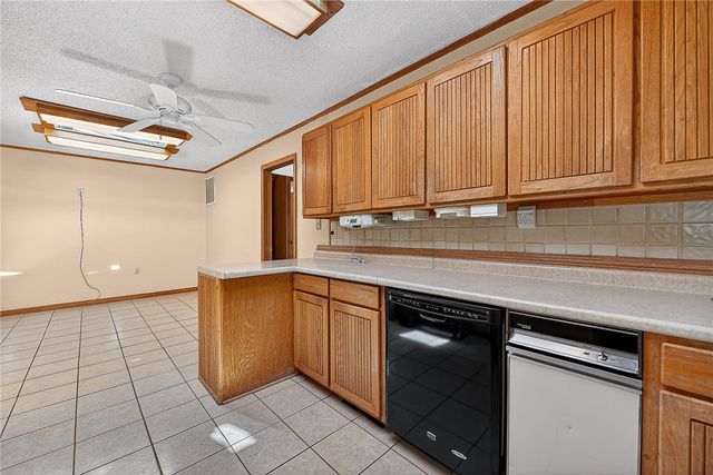 73 W Ozark Trail, Fayetteville, AR 72701