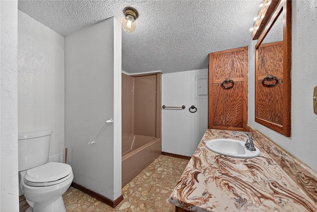 73 W Ozark Trail, Fayetteville, AR 72701