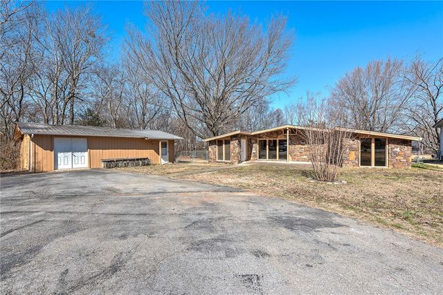 73 W Ozark Trail, Fayetteville, AR 72701