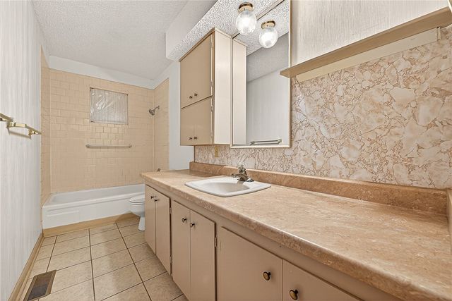 73 W Ozark Trail, Fayetteville, AR 72701