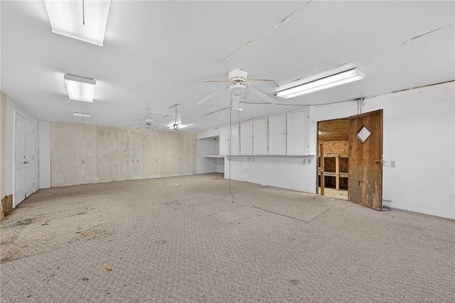 73 W Ozark Trail, Fayetteville, AR 72701