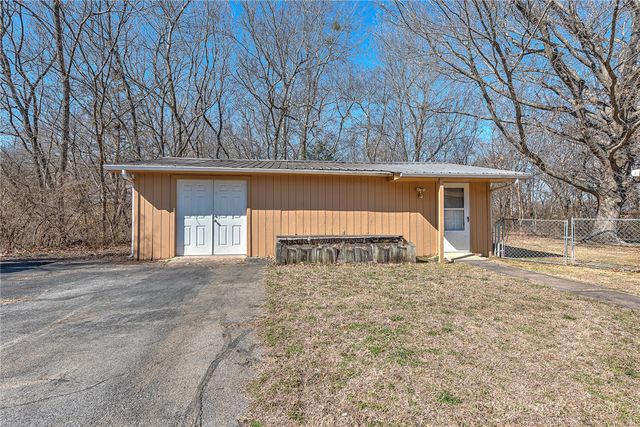 73 W Ozark Trail, Fayetteville, AR 72701