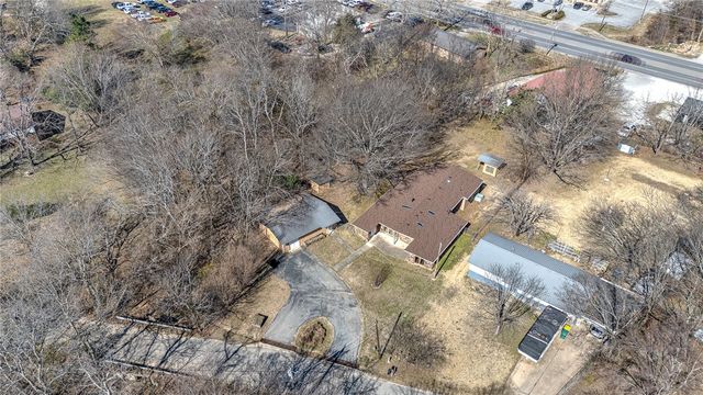 73 W Ozark Trail, Fayetteville, AR 72701