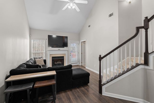 207 Northcrest Commons Cir, Nashville, TN 37211