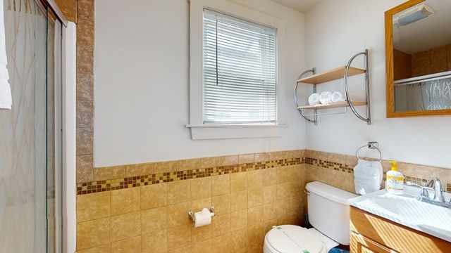 29 Montgomery St 2, Cambridge, MA 02140