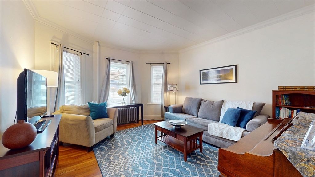 29 Montgomery St 2, Cambridge, MA 02140