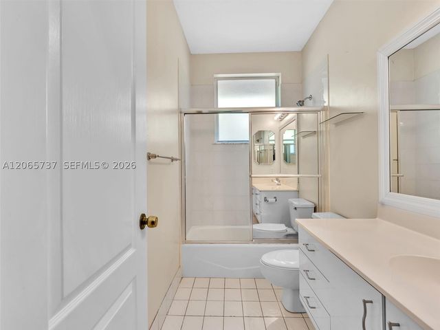 11335 Lake Shore Dr, Cooper City, FL 33026