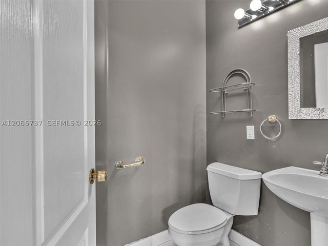 11335 Lake Shore Dr, Cooper City, FL 33026