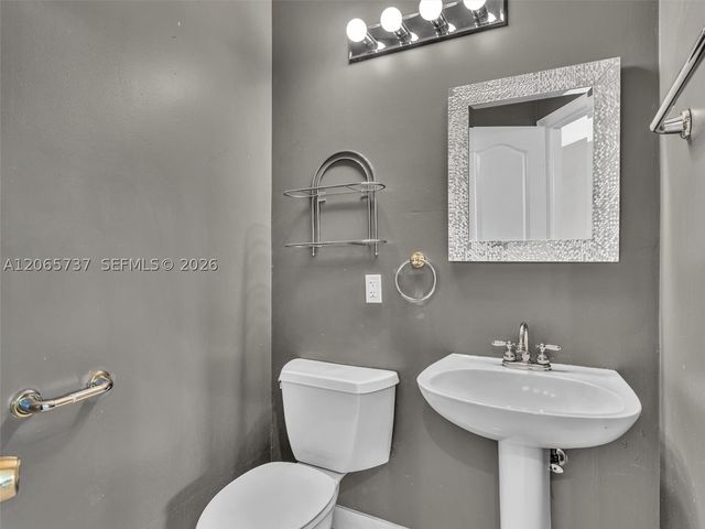 11335 Lake Shore Dr, Cooper City, FL 33026