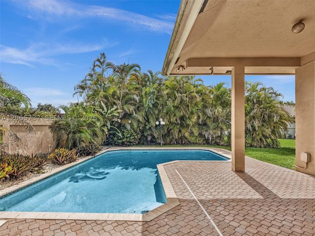 11335 Lake Shore Dr, Cooper City, FL 33026