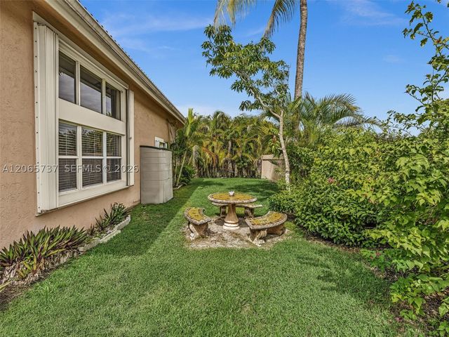 11335 Lake Shore Dr, Cooper City, FL 33026