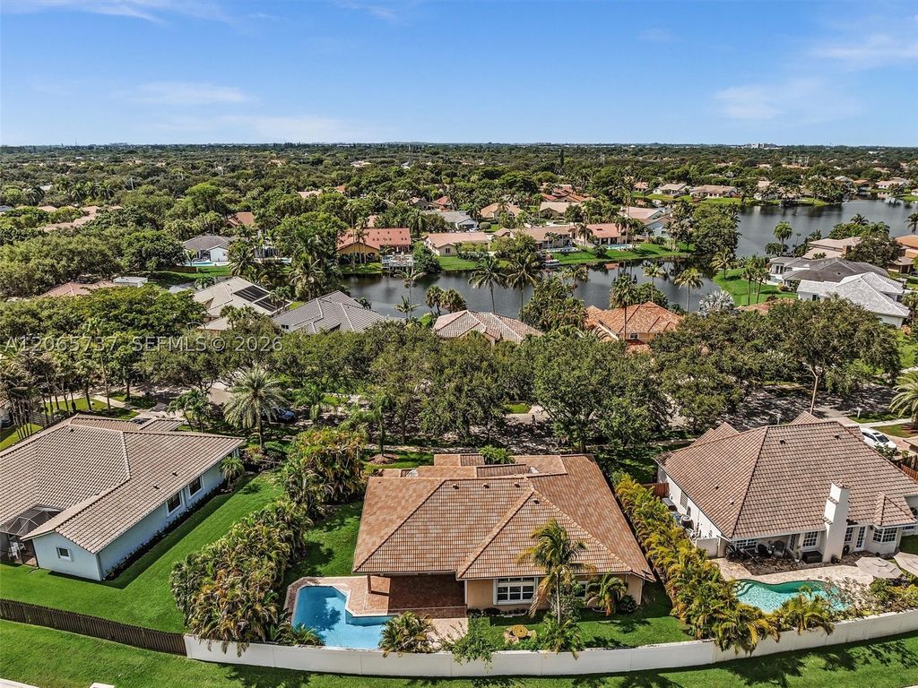 11335 Lake Shore Dr, Cooper City, FL 33026