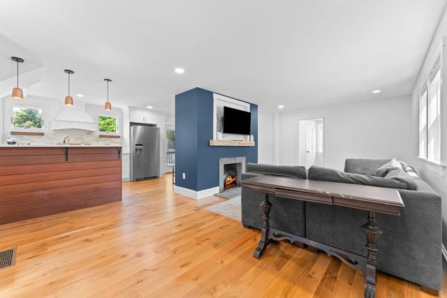 342 Franklin St, Framingham, MA 01702