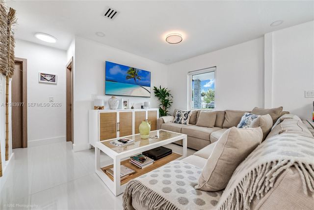 7235 SW 39th St, Miami, FL 33155