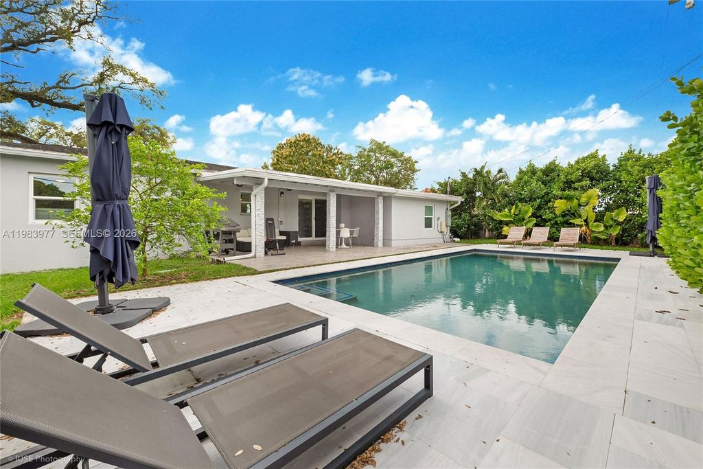 7235 SW 39th St, Miami, FL 33155