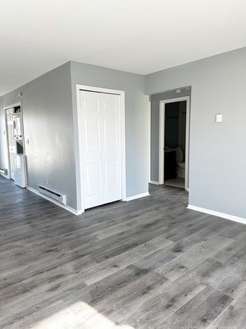 190 S Waters Edge Drive 302, Glendale Heights, IL 60139