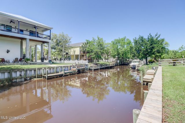 64 Fiber Street, Bay Saint Louis, MS 39520