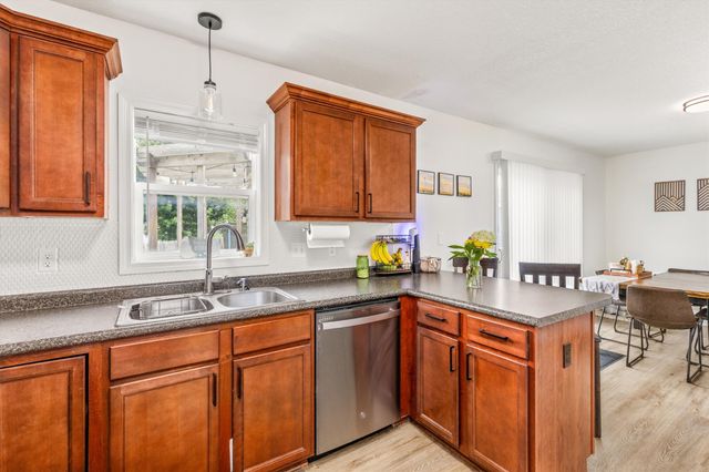1995 SE Oxford Drive, Waukee, IA 50263