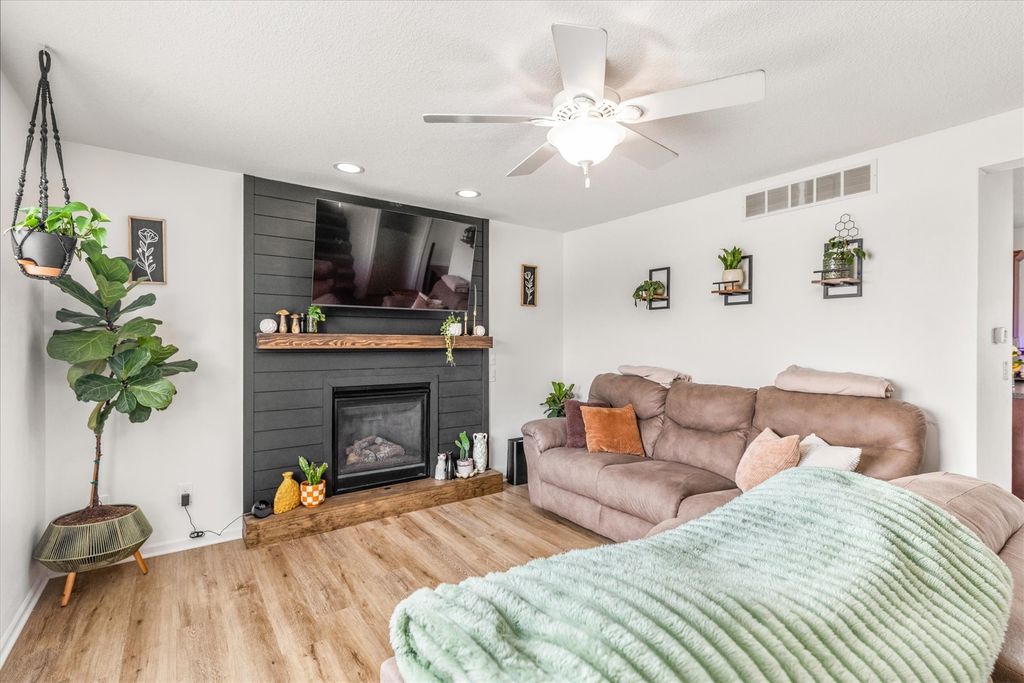 1995 SE Oxford Drive, Waukee, IA 50263