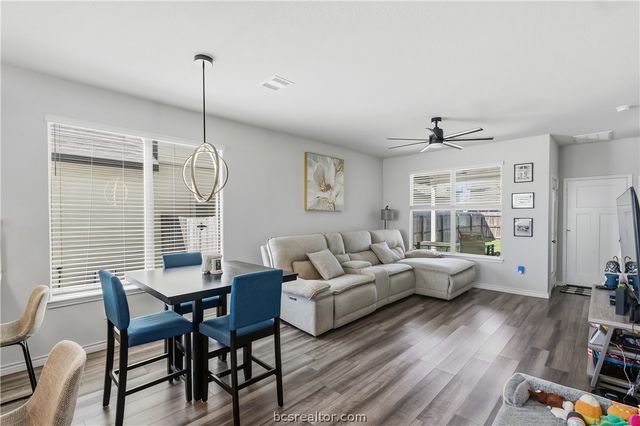 807 Double Mountain Road, College Station, TX 77845