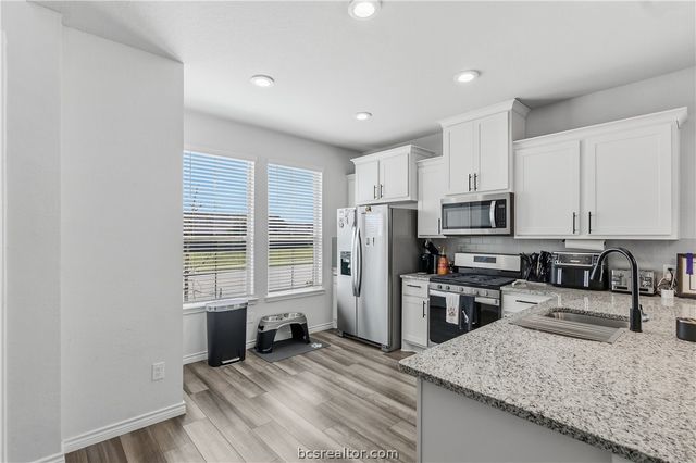 807 Double Mountain Road, College Station, TX 77845