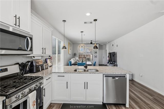 807 Double Mountain Road, College Station, TX 77845