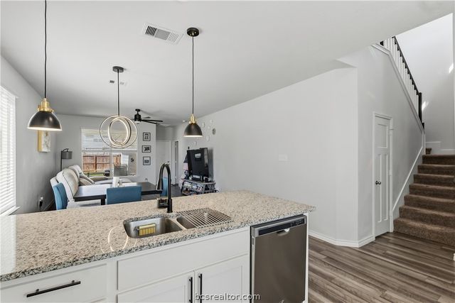 807 Double Mountain Road, College Station, TX 77845