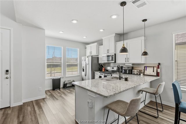 807 Double Mountain Road, College Station, TX 77845