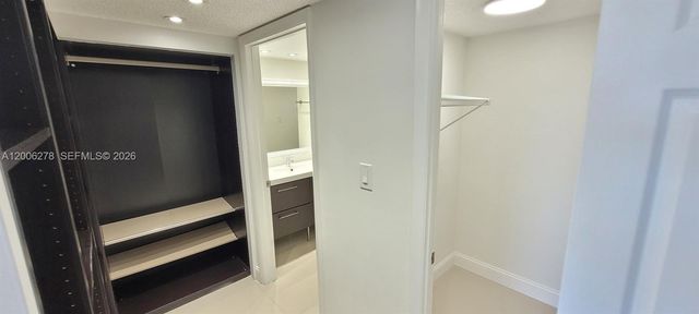 18011 Biscayne Boulevard 402, Aventura, FL 33160