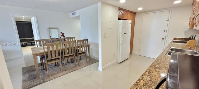 18011 Biscayne Boulevard 402, Aventura, FL 33160