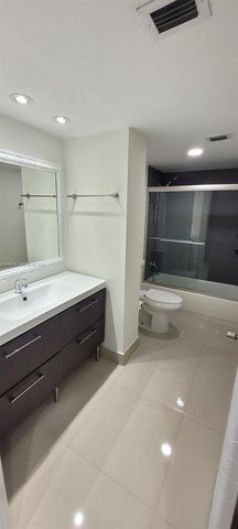 18011 Biscayne Boulevard 402, Aventura, FL 33160