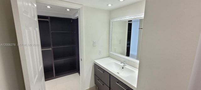 18011 Biscayne Boulevard 402, Aventura, FL 33160